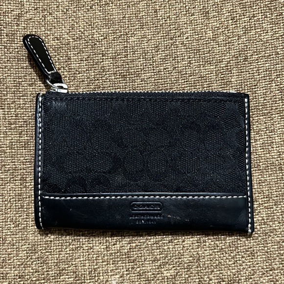 Coach - Picture 2 of 4